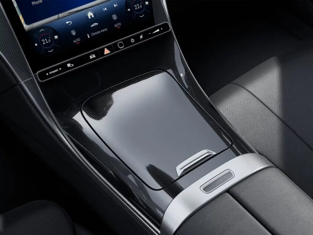preowned CLE Coupé The center console in black fine-structure look in the Mercedes-Benz CLE Coupé