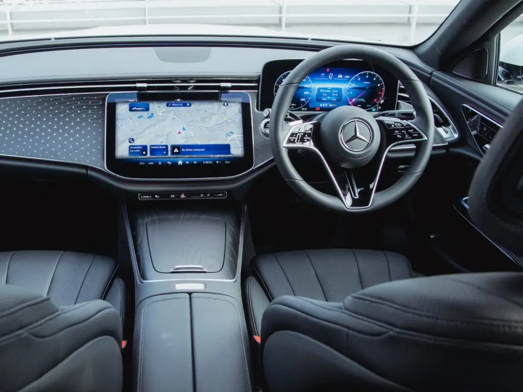preowned-E200-Close-up-of-the-cockpit-with-displays-in-a-Mercedes-Benz-E-Class