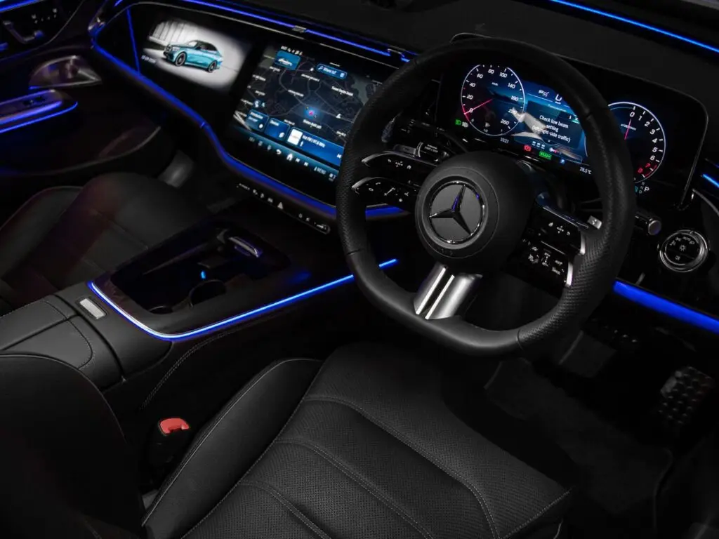 preowned-E350-e-The-center-structure-look-in-the-Mercedes-Benz-E350-e