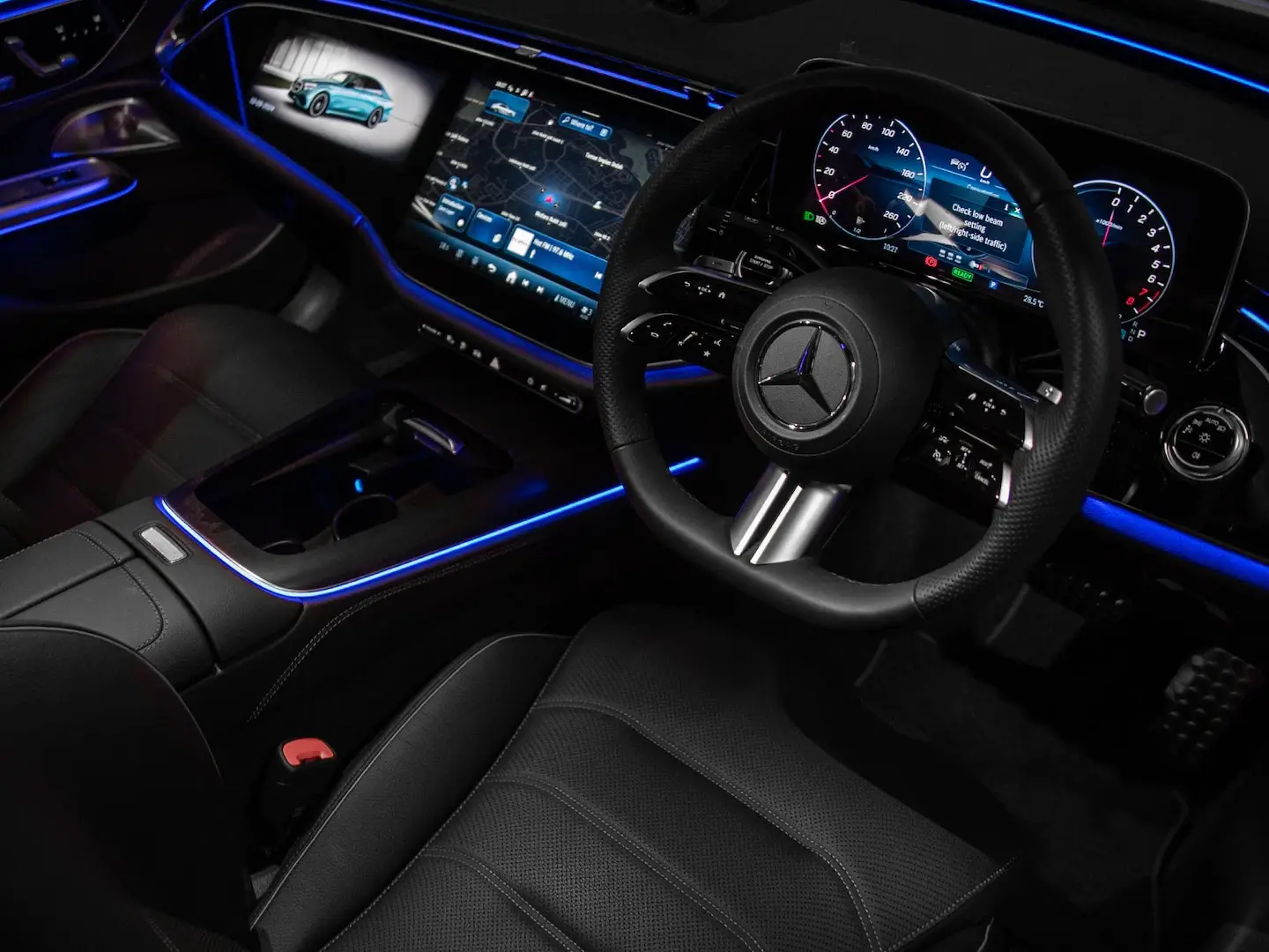 preowned-E350-e-The-center-structure-look-in-the-Mercedes-Benz-E350-e