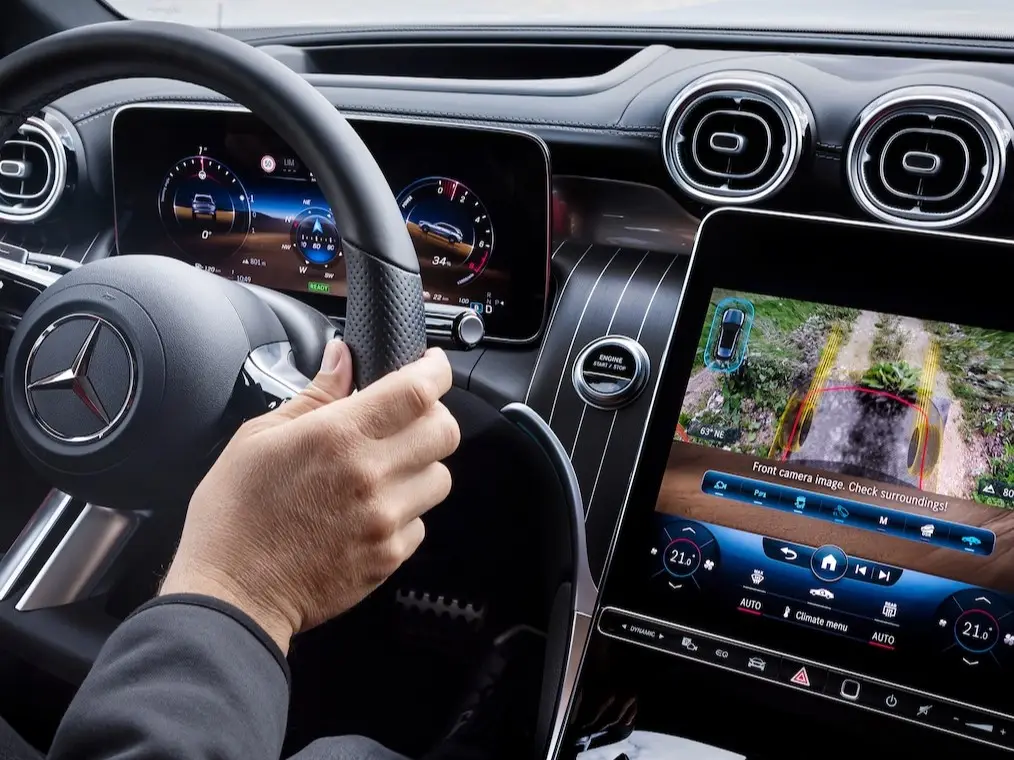 preowned GLC 350 e 4MATIC Coupé-Close-up look of the MBUX offroad screen in a Mercedes-Benz-GLC