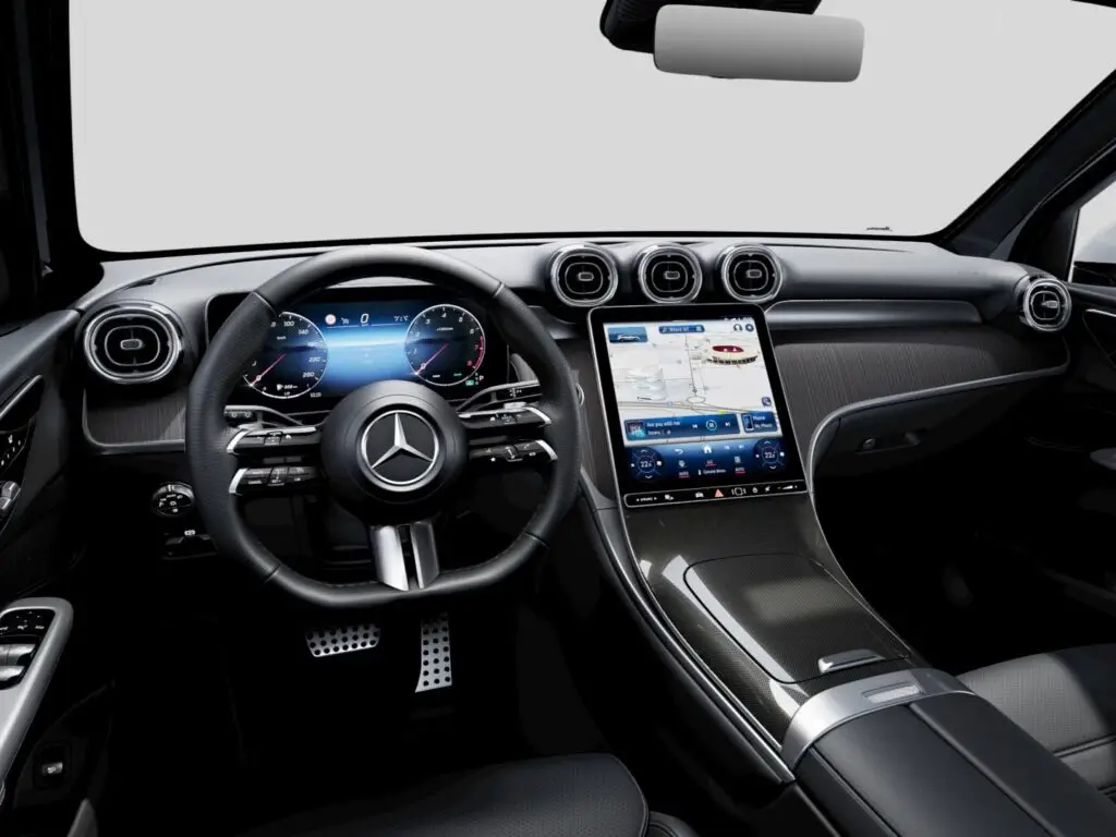 preowned-GLC-Close-up-of-the-cockpit-with-displays-in-a-Mercedes-Benz-GLC