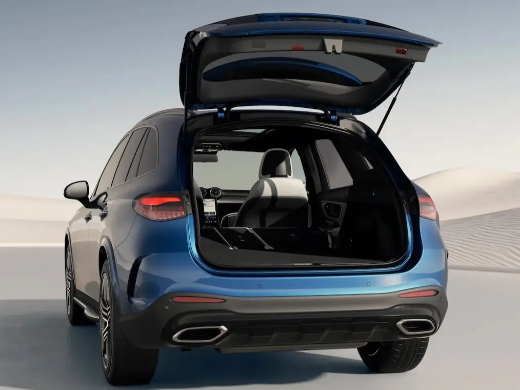 preowned GLC View through the open tailgate into the spacious load compartment Mercedes Benz GLC
